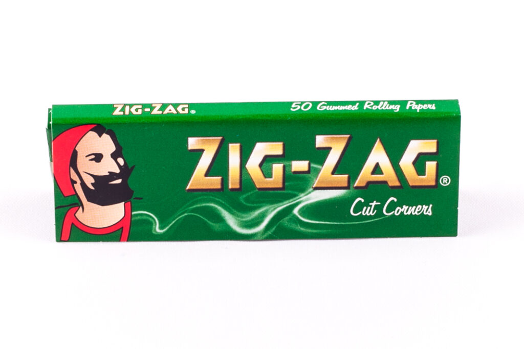 Zig Zag Cut Corners Green Rolling Papers Tobacco Specialists